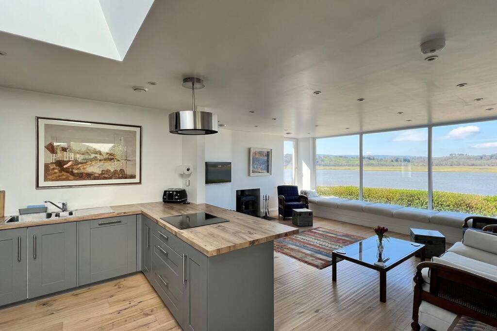 Shorepark - Waterfront Cottage With Stunning Views Dumfries Exteriör bild