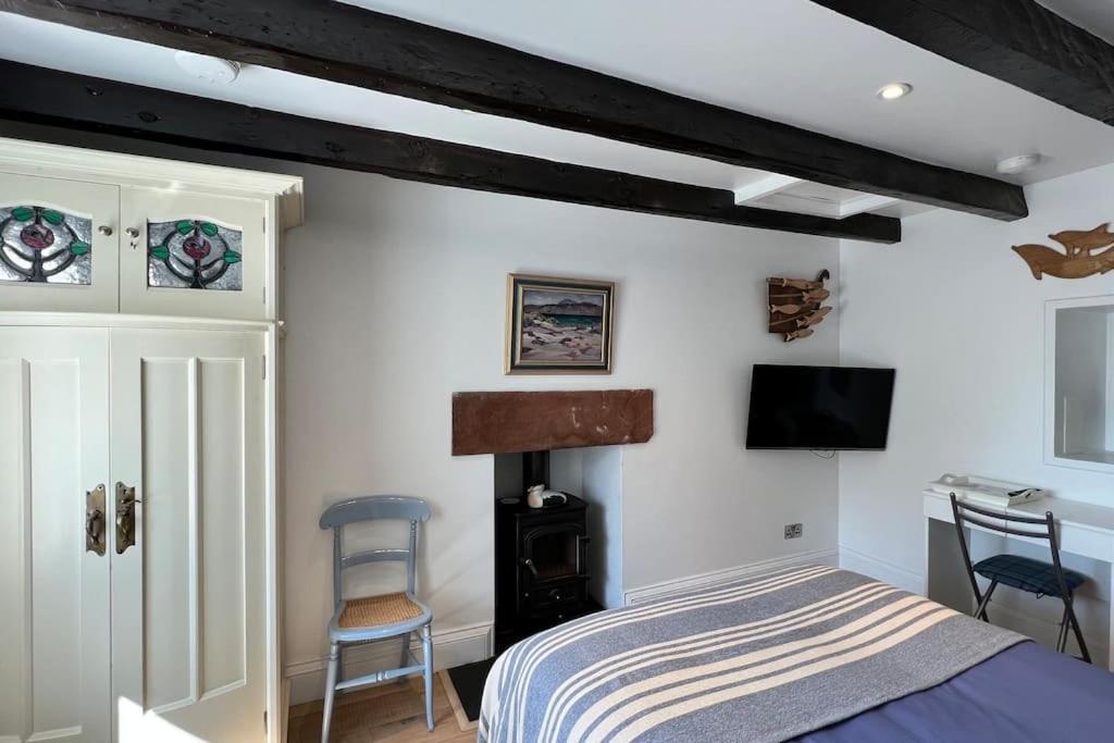 Shorepark - Waterfront Cottage With Stunning Views Dumfries Exteriör bild